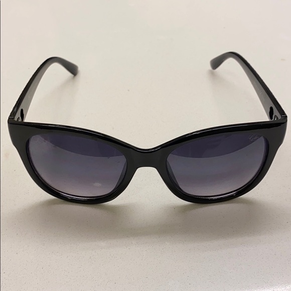 GLO Women’s Black Sunglasses - Picture 7 of 7